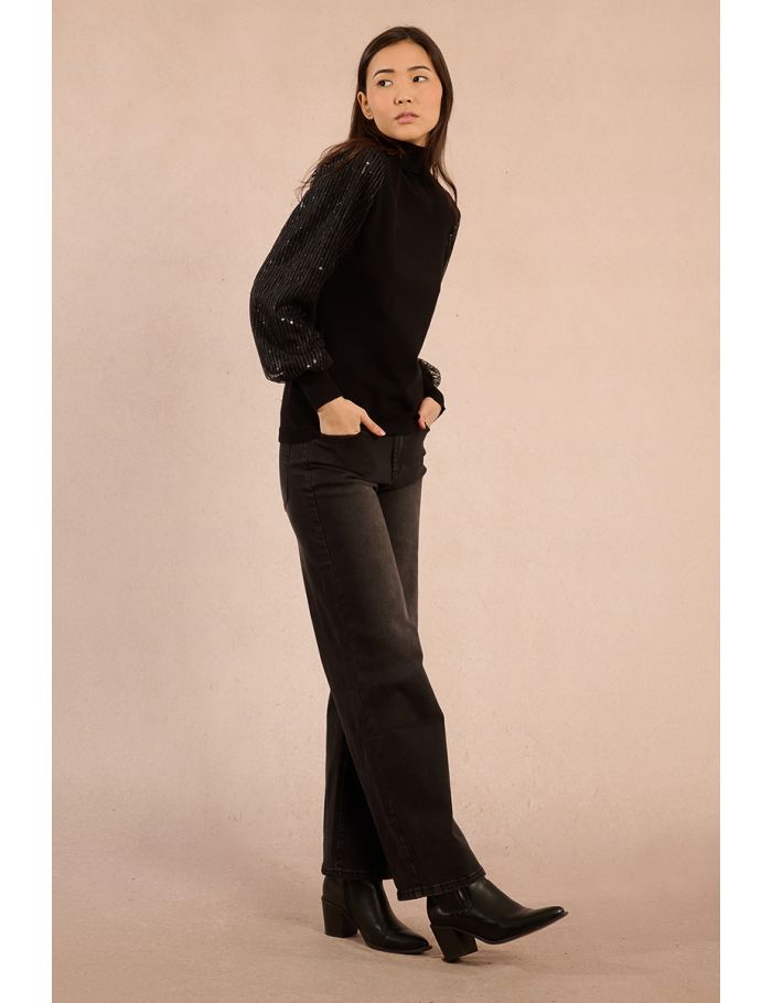 Sweatshirt-style sweater, sequin sleeves