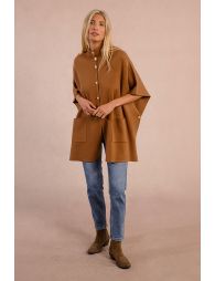 Knitted cape, buttoned