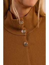 Knitted cape, buttoned