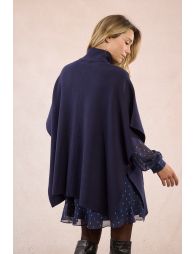 Knitted cape, buttoned