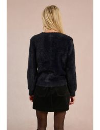 Fluffy sweater, embroidered heart