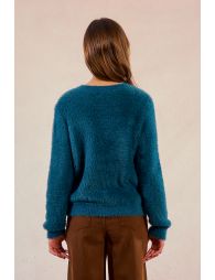 Pull duveteux, cœur brodé
