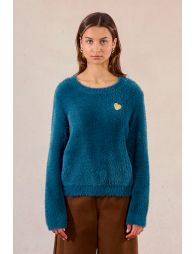 Fluffy sweater, embroidered heart