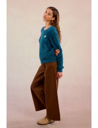 Fluffy sweater, embroidered heart