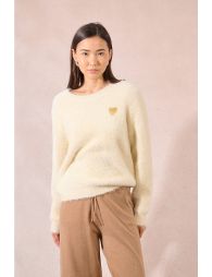 Fluffy sweater, embroidered heart