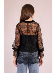 Chemise en dentelle transparente
