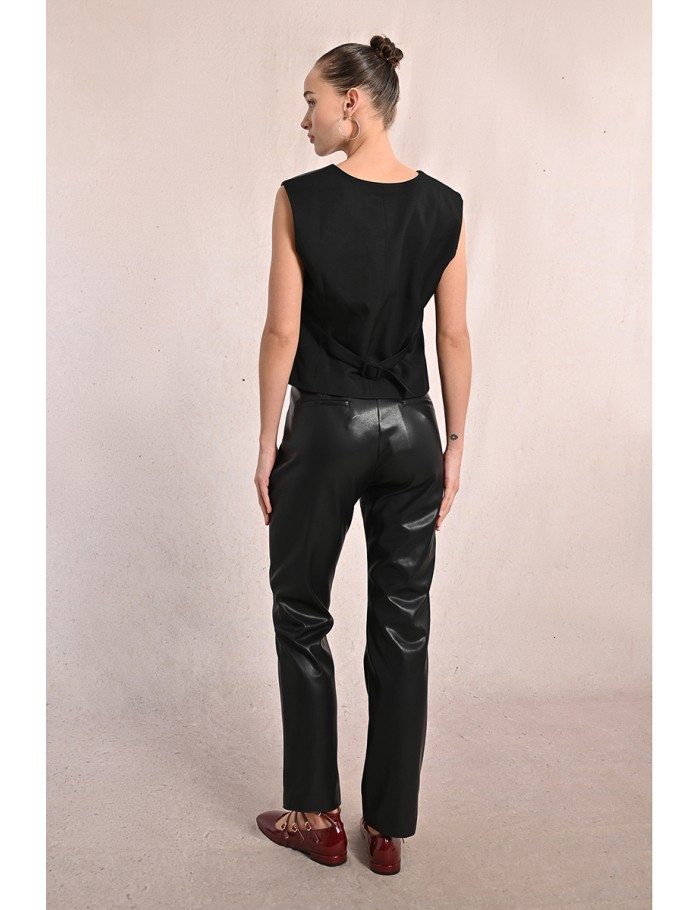Cropped faux leather blazer