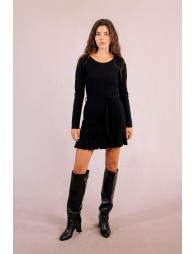 Short knitted dress, belted