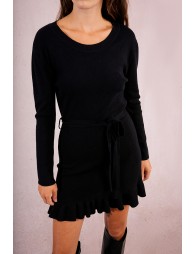 Short knitted dress, belted