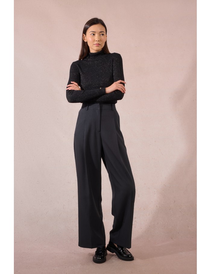 Wide pleated trousers