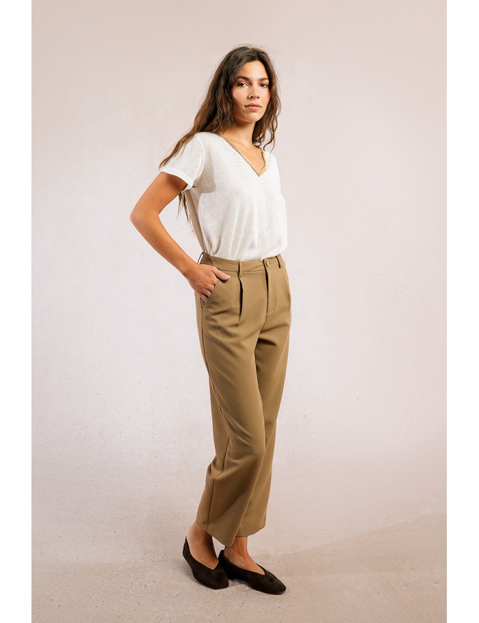 Straight trousers with pleats