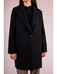 Straight coat with tailored collar