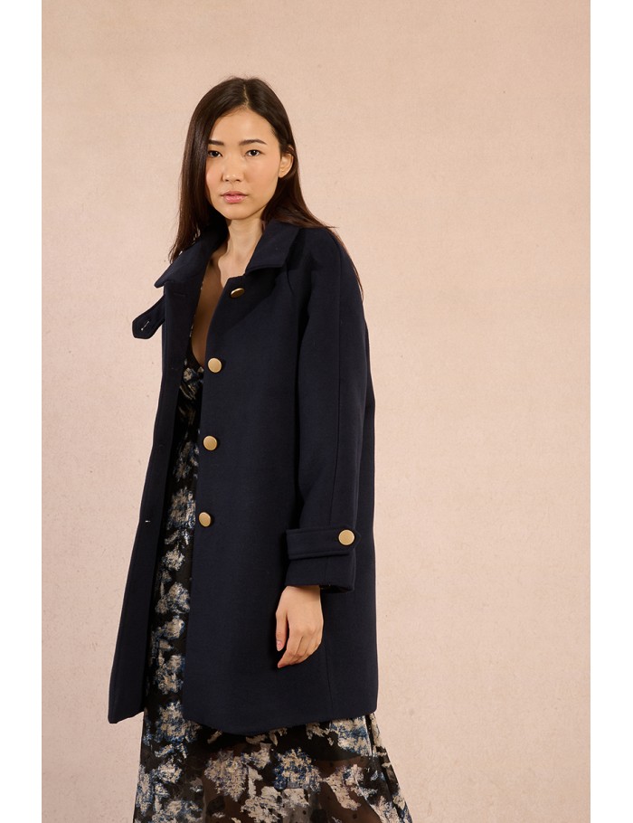 Straight felt coat with large buttons