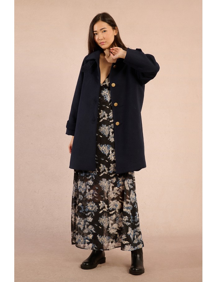 Straight felt coat with large buttons