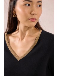 Sweater with iridescent collar trim