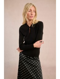 Knitted sweater, fancy neckline
