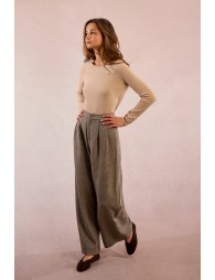 Pantalon large à plis et chevrons