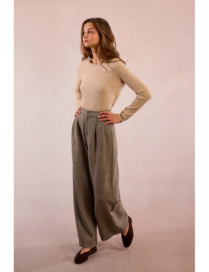 Pantalon large à plis et chevrons