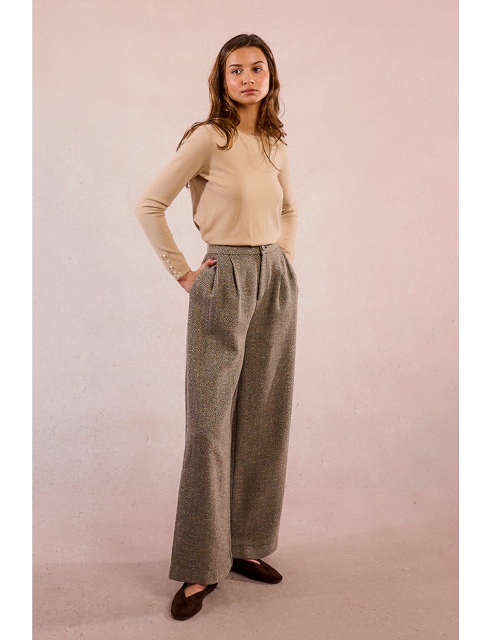 Pantalon large à plis et chevrons