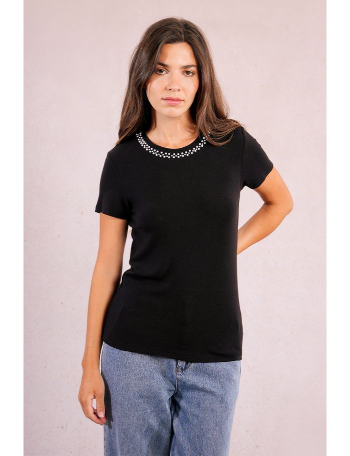 Straight T-shirt, beaded collar
