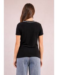Straight T-shirt, beaded collar