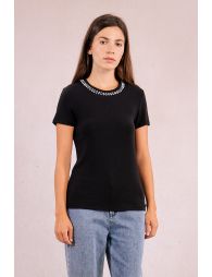 Straight T-shirt, beaded collar