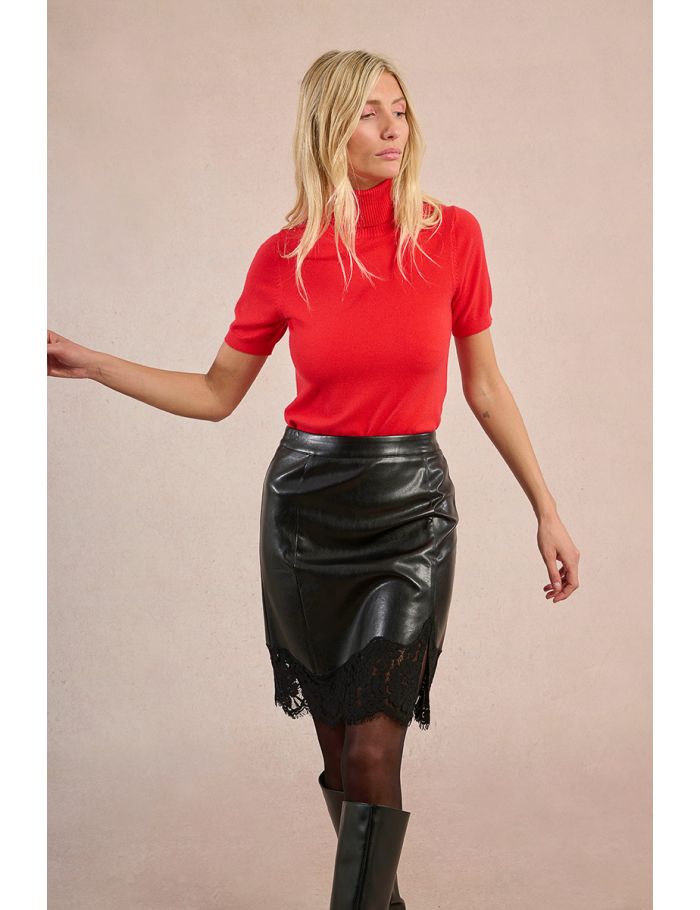 Short skirt in synthetic leather and lace