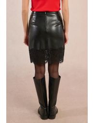 Short skirt in synthetic leather and lace