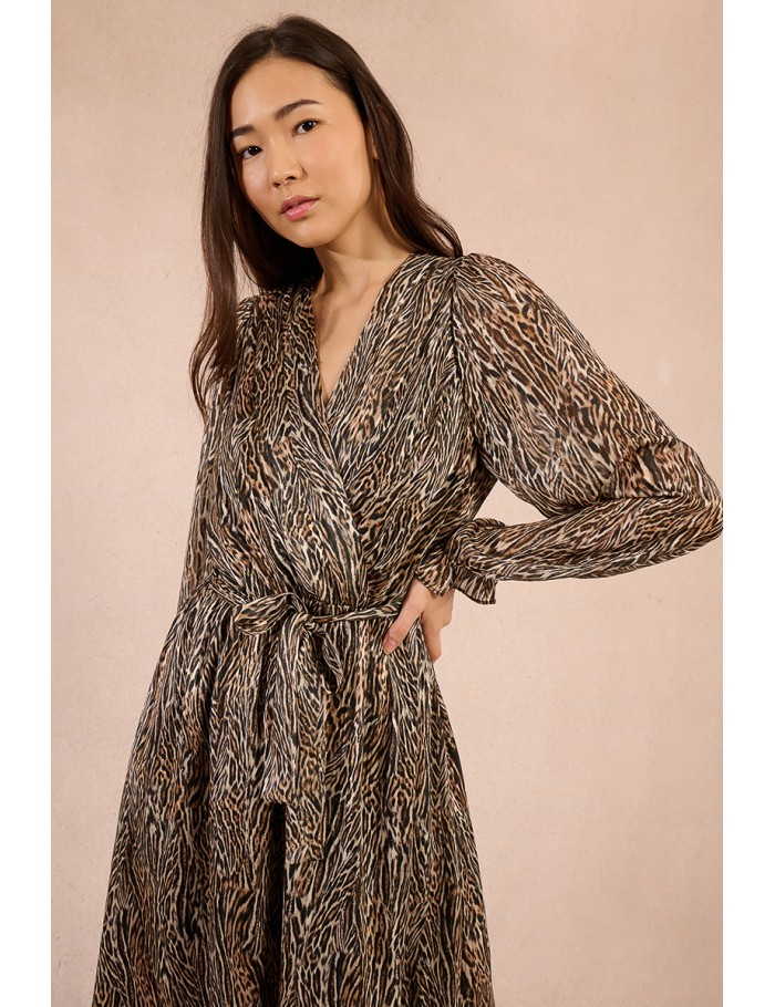 Vestido largo en tejido brillante con lazada