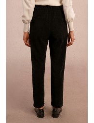 Carrot velvet trousers