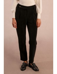 Carrot velvet trousers