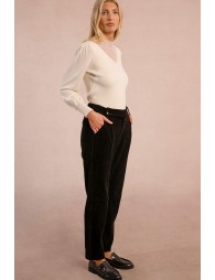 Carrot velvet trousers