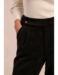 Carrot velvet trousers