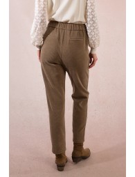 Carrot velvet trousers