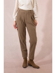 Carrot velvet trousers