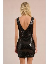 Robe courte col benitier à sequins