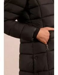 Longue doudoune matelassée à capuche