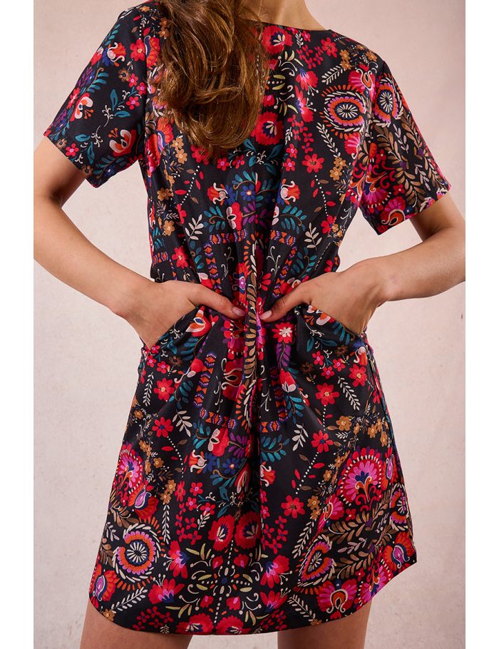 Short printed t-shirt dress