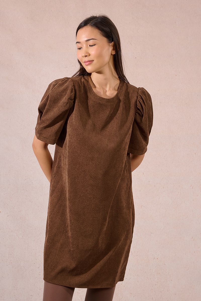 Robe droite, manche gigot