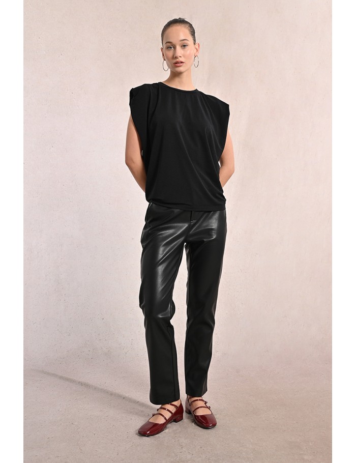 Straight trousers in faux leather