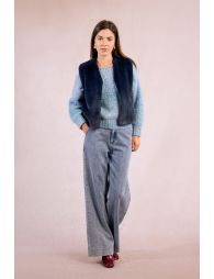 Sleeveless vest in faux fur