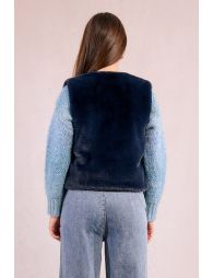 Sleeveless vest in faux fur
