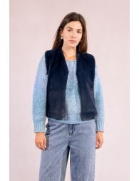 Sleeveless vest in faux fur