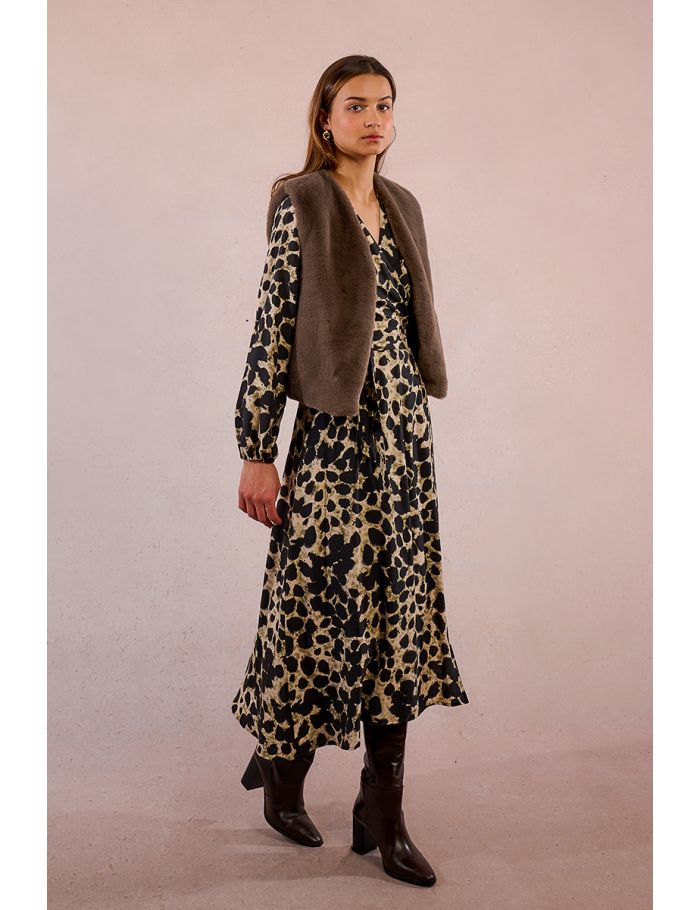 Sleeveless vest in faux fur