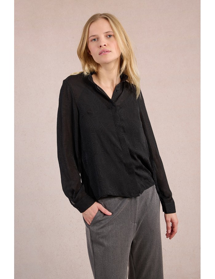 Chemise en voile semi-transparent