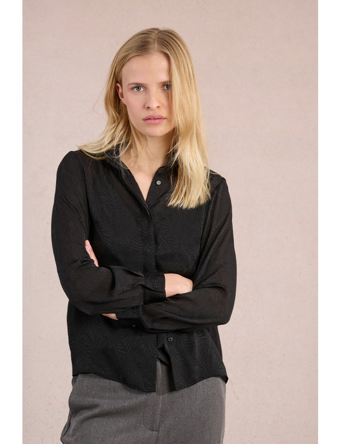 Chemise en voile semi-transparent