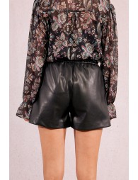 Short en simili cuir
