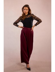 Wide pleated trousers