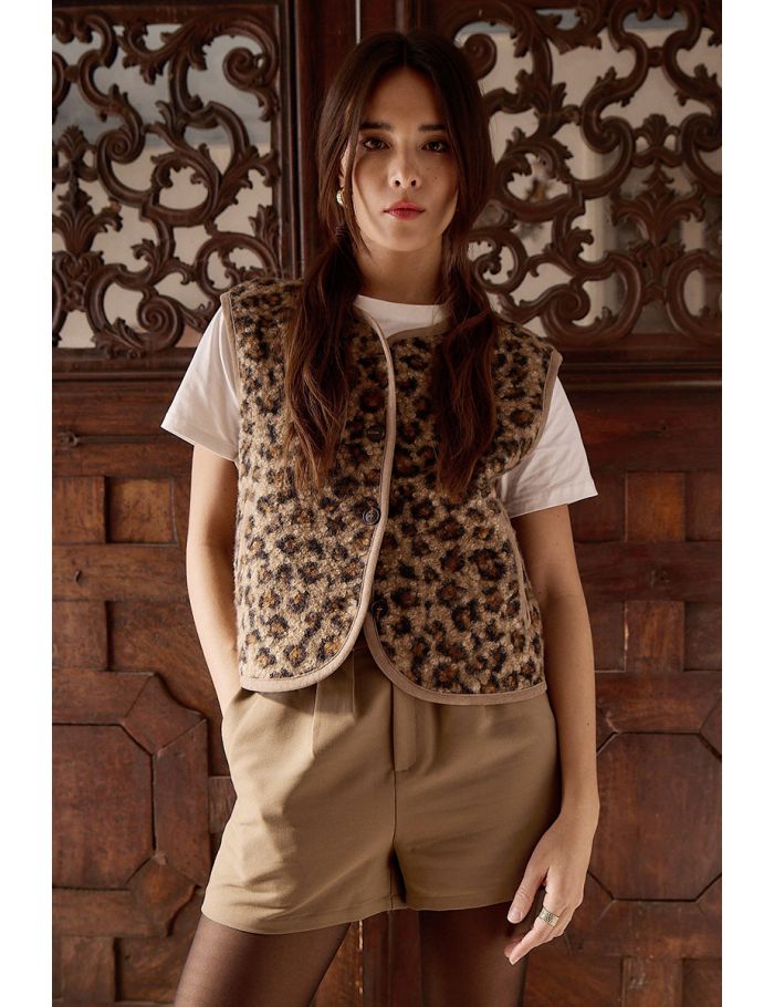Fur-effect sleeveless jacket