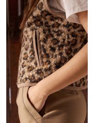 Fur-effect sleeveless jacket